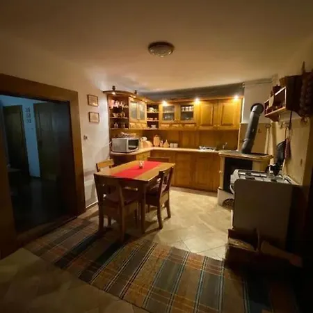 Malovana Drevenicka V Cicmanoch *