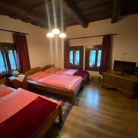 Malovana Drevenicka V Cicmanoch بيت للعطل Čičmany