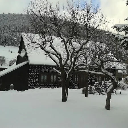 Malovana Drevenicka V Cicmanoch Feriehus Čičmany