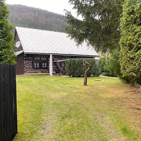 Malovana Drevenicka V Cicmanoch * Čičmany