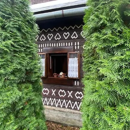 Semesterbostad Malovana Drevenicka V Cicmanoch Čičmany